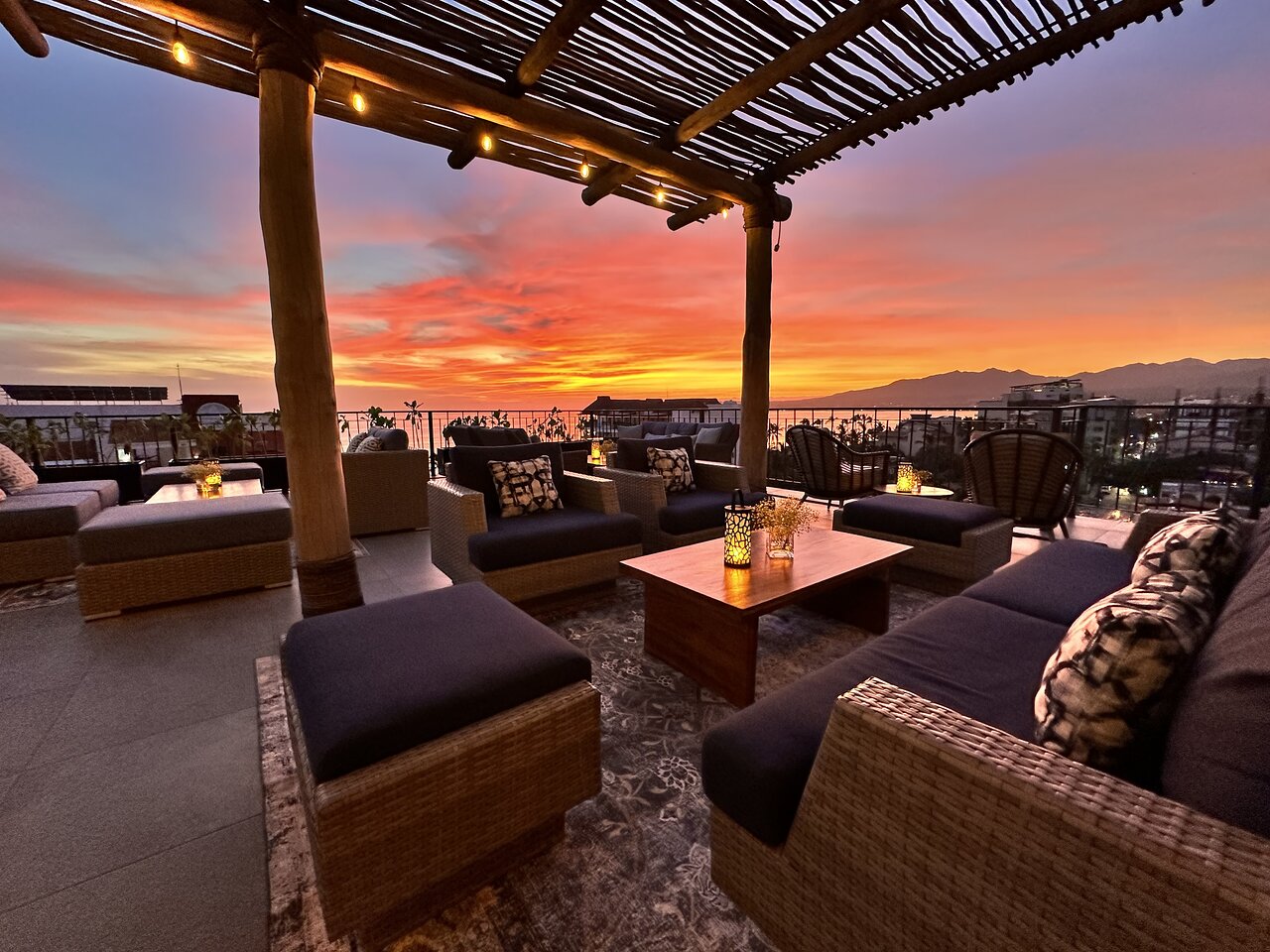 Horizon Rooftop Bar & Restaurant